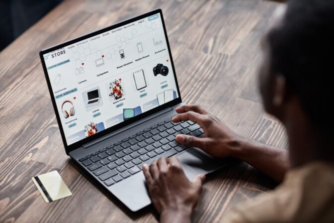 Quelles sont les fonctionnalités essentielles de WooCommerce ?